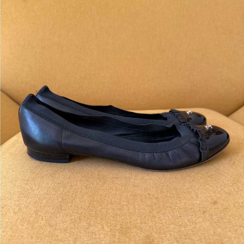 Chanel Black Loafers with Elegant Bow Detail - Picture 2 of 7